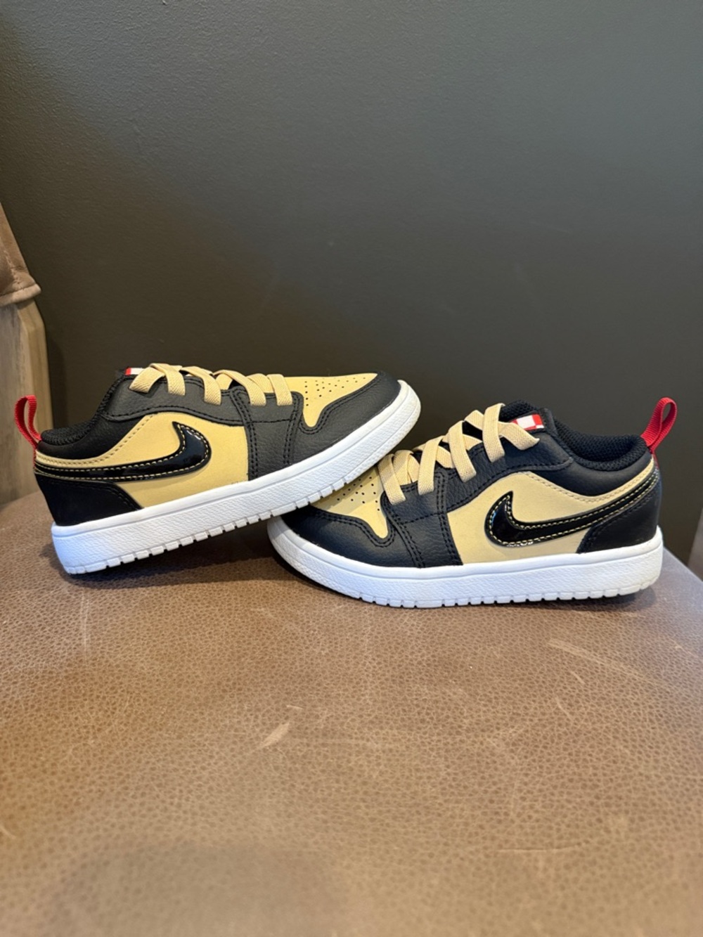 Jordan Retro 1 Low ALT SE Uni